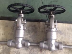 Alloy Steel Pressure Seal Globe Valve - Valves Only